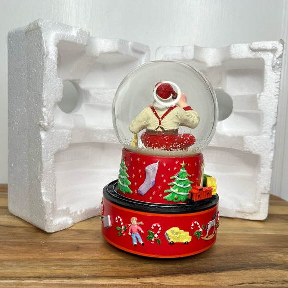 Vintage Hallmark Coca Cola Santa Snow Globe in Box with musical train! - Picture 5 of 8